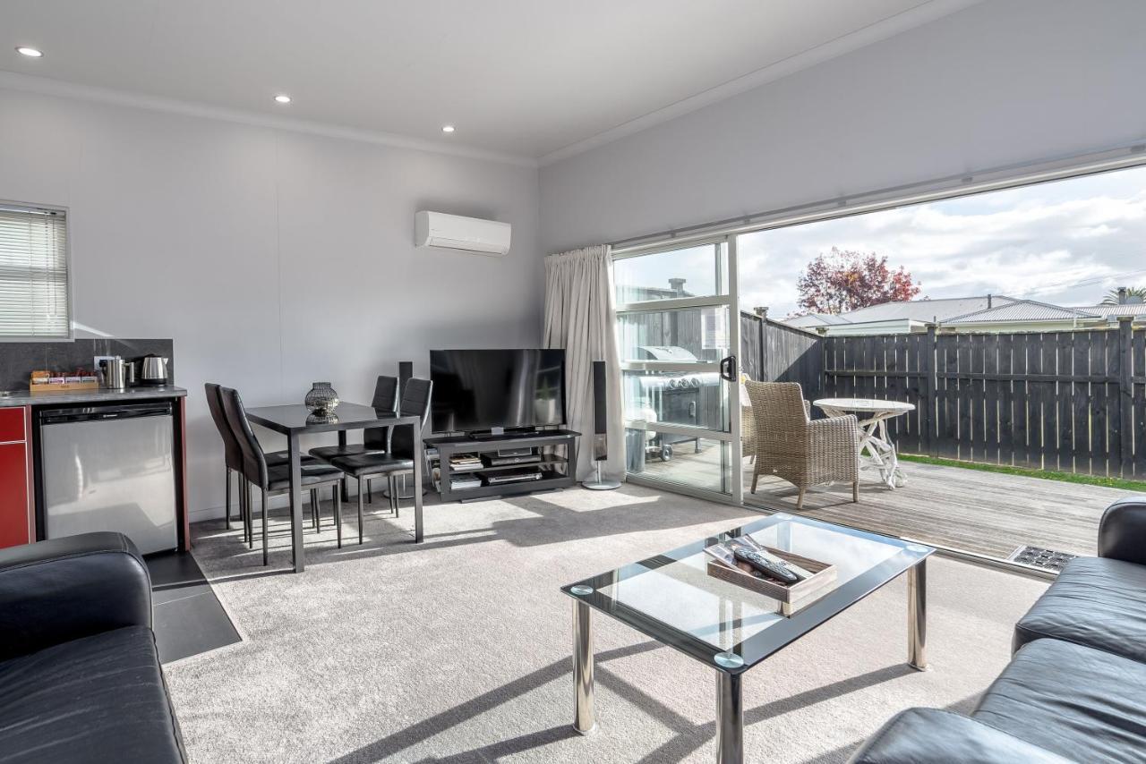Villa Two Four Cologne Martinborough Exterior foto
