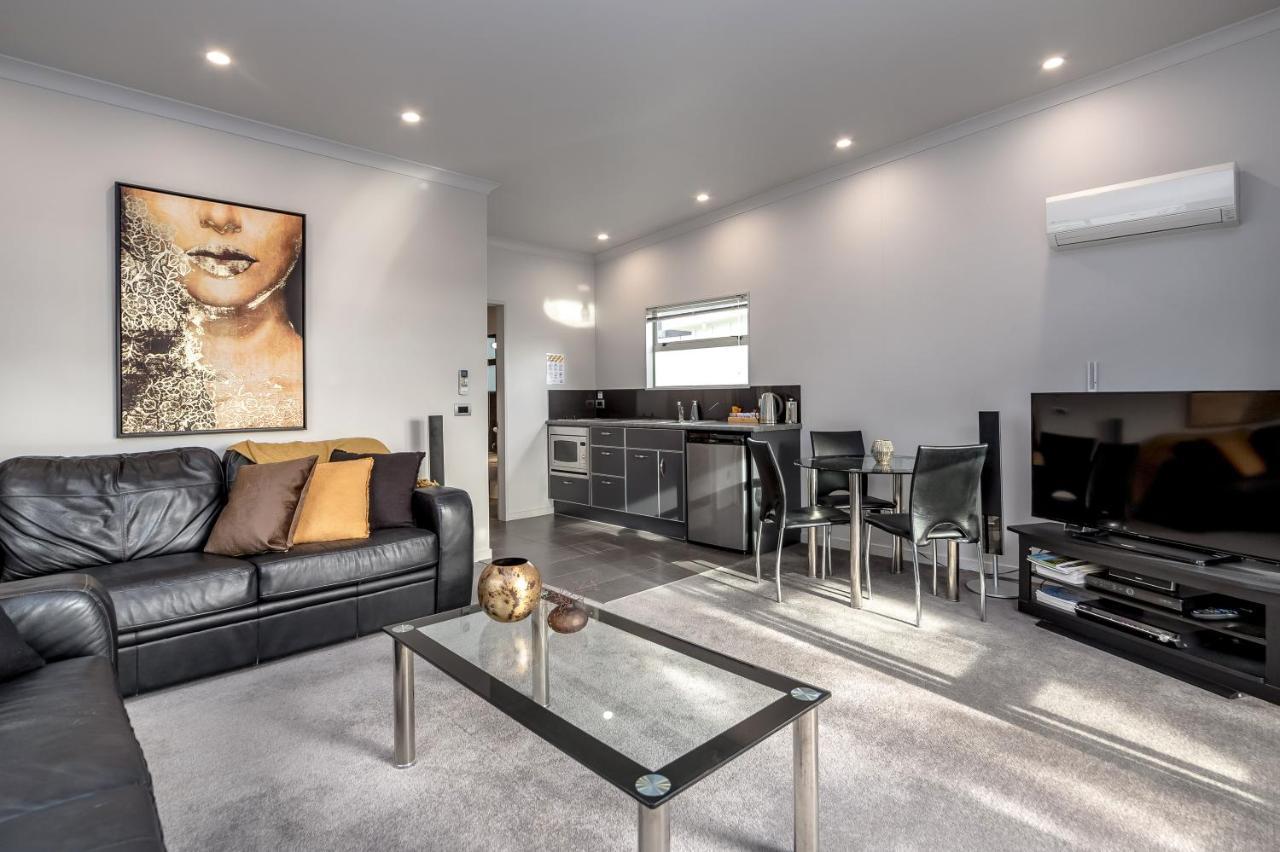 Villa Two Four Cologne Martinborough Exterior foto