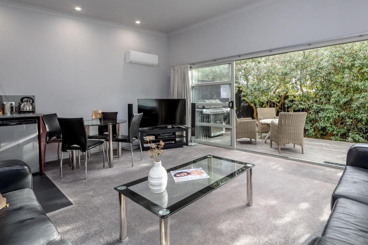 Villa Two Four Cologne Martinborough Exterior foto