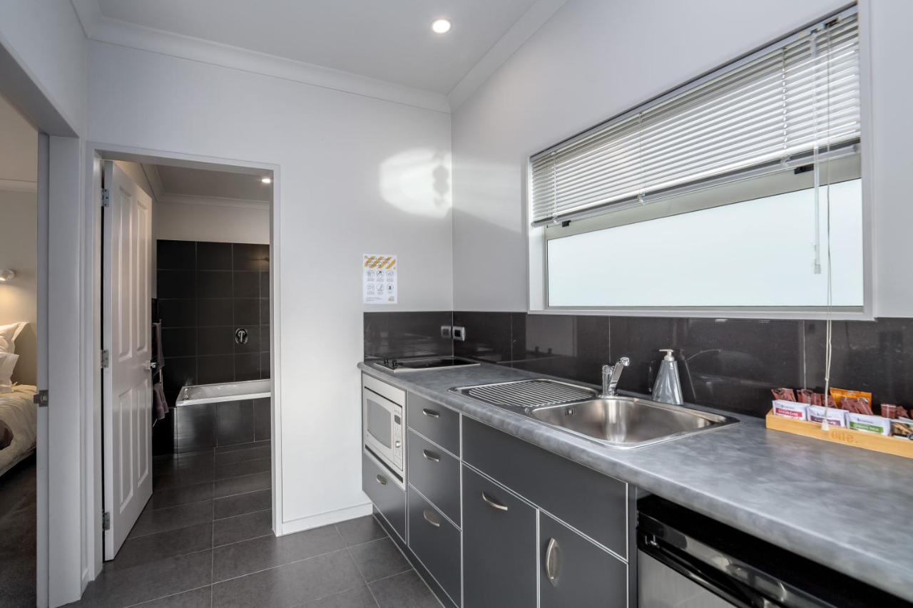 Villa Two Four Cologne Martinborough Exterior foto