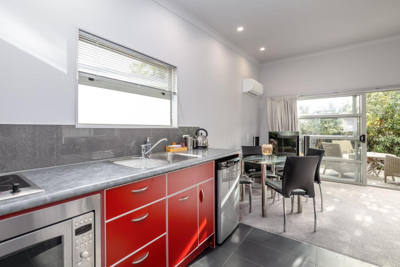Villa Two Four Cologne Martinborough Exterior foto