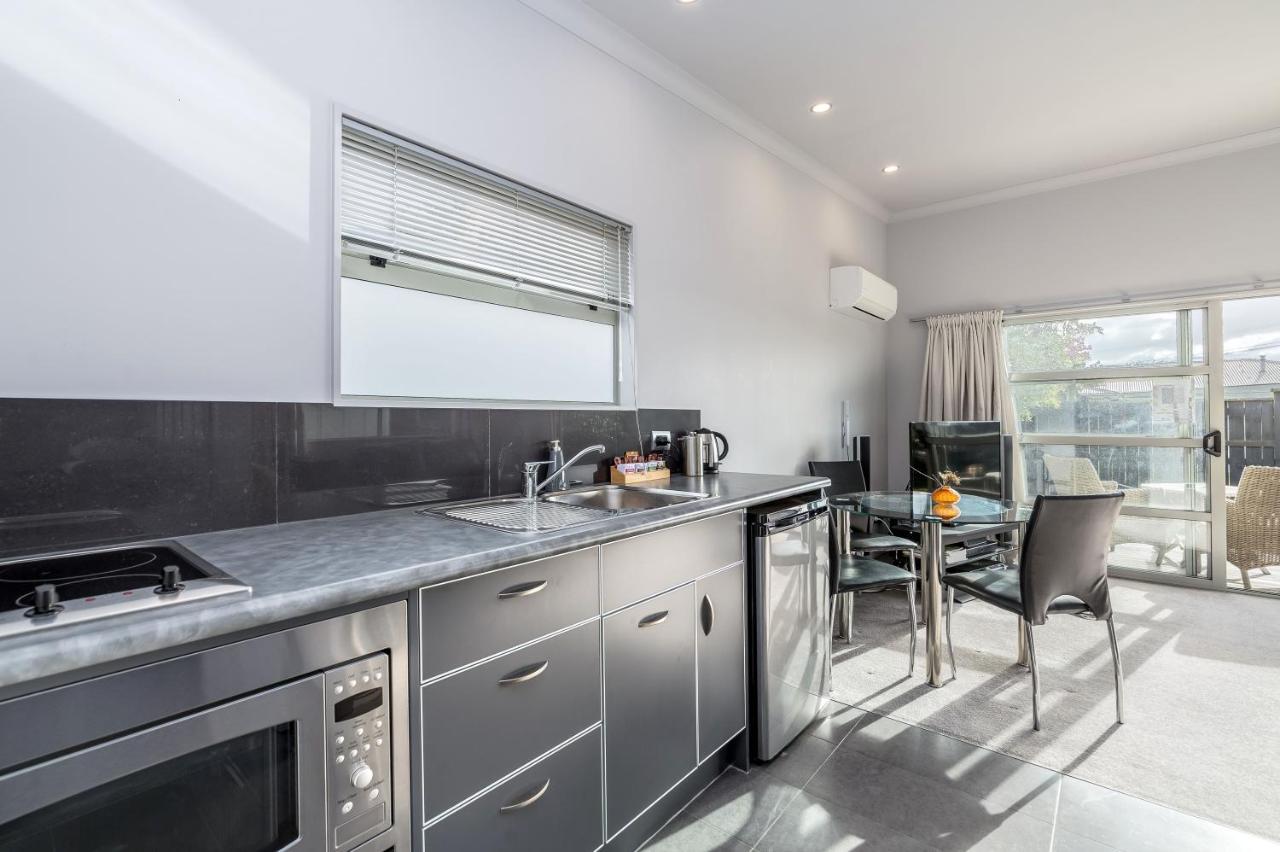 Villa Two Four Cologne Martinborough Exterior foto