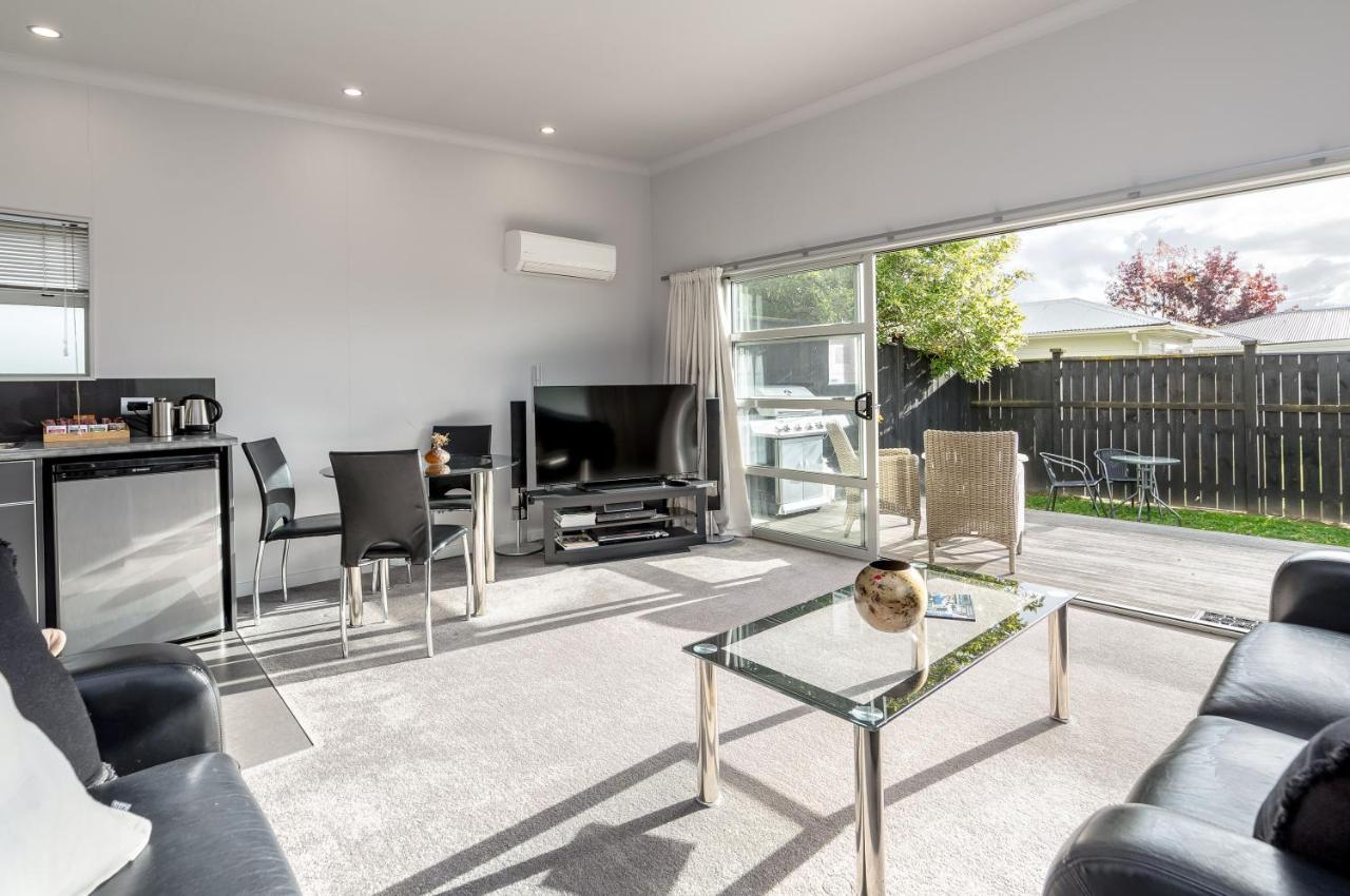 Villa Two Four Cologne Martinborough Exterior foto