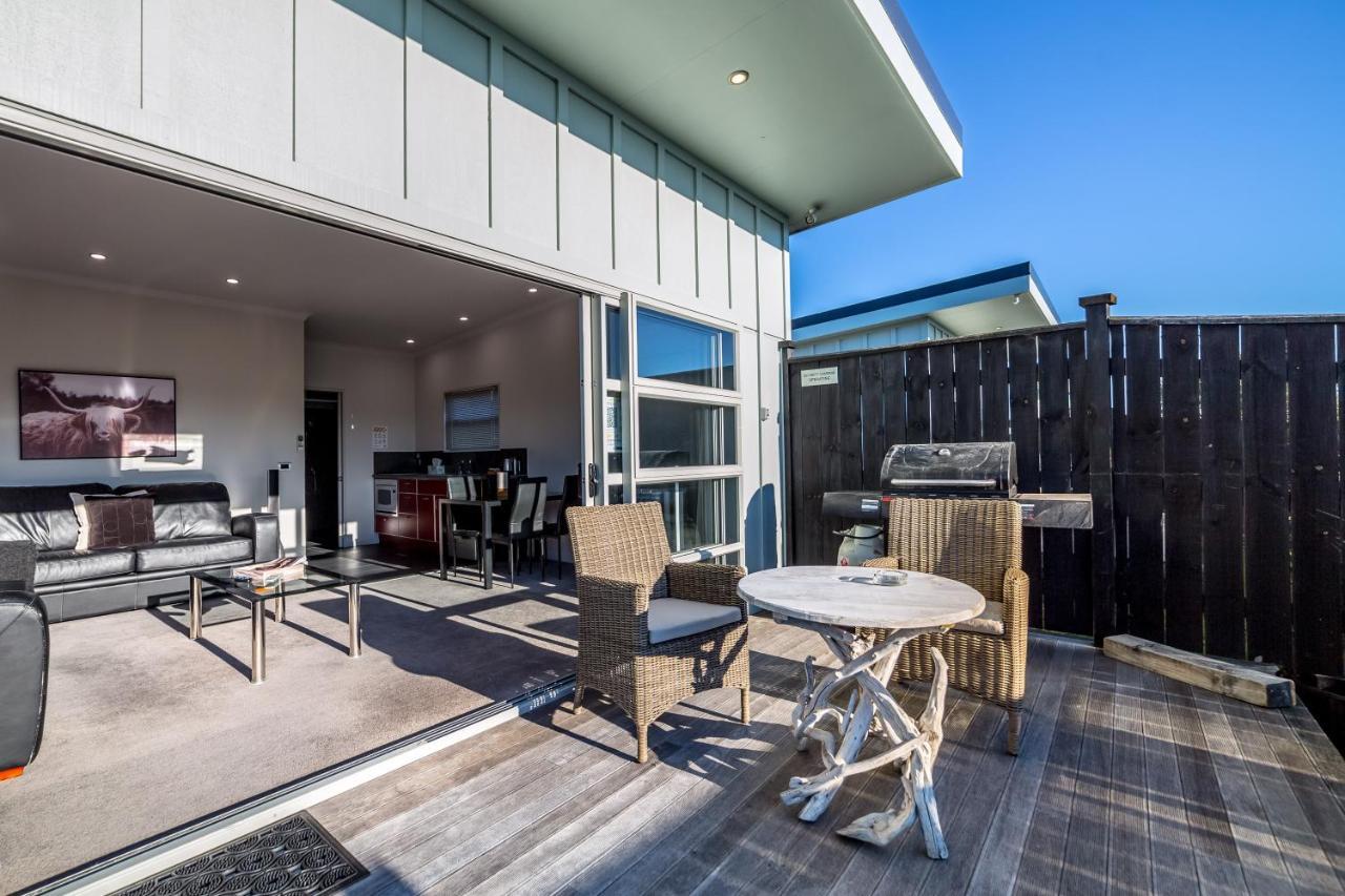 Villa Two Four Cologne Martinborough Exterior foto