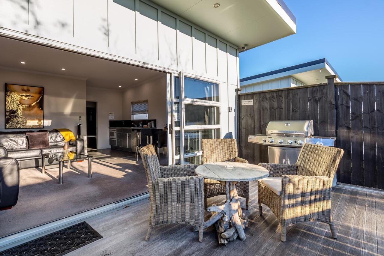 Villa Two Four Cologne Martinborough Exterior foto