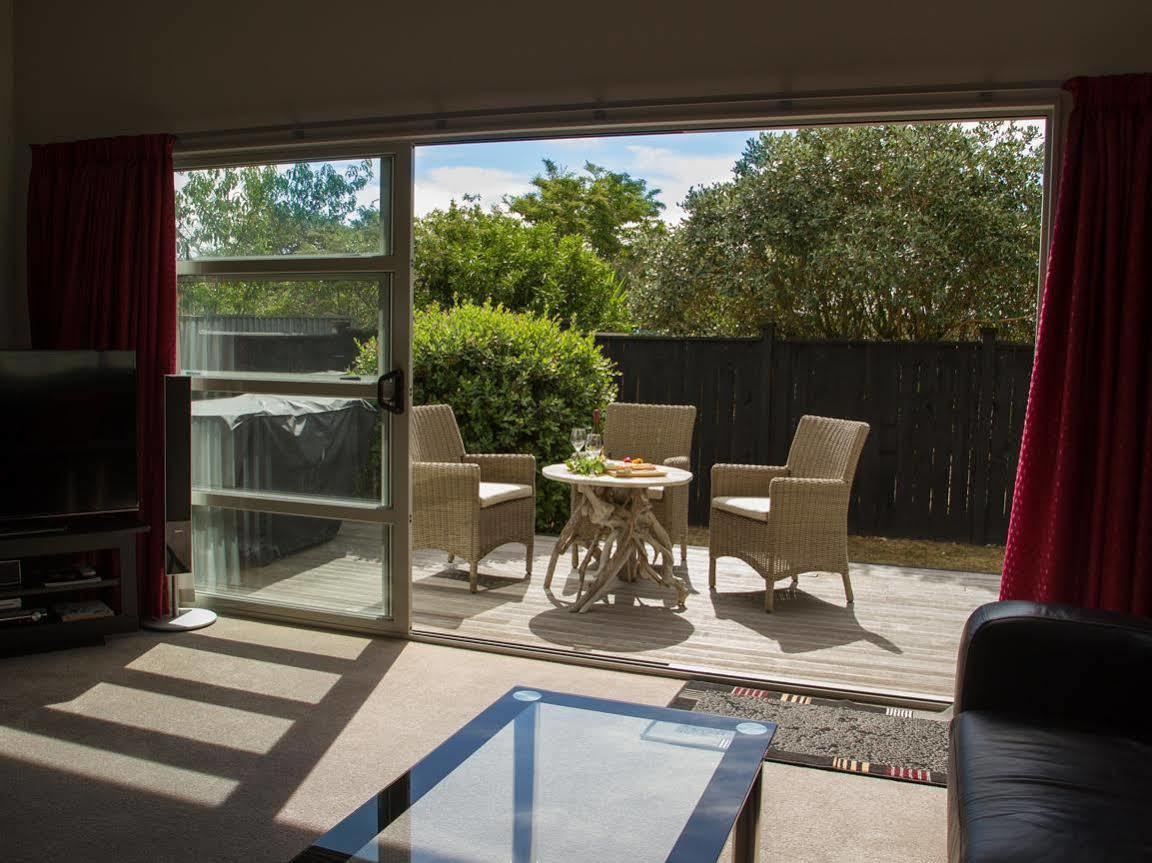 Villa Two Four Cologne Martinborough Exterior foto